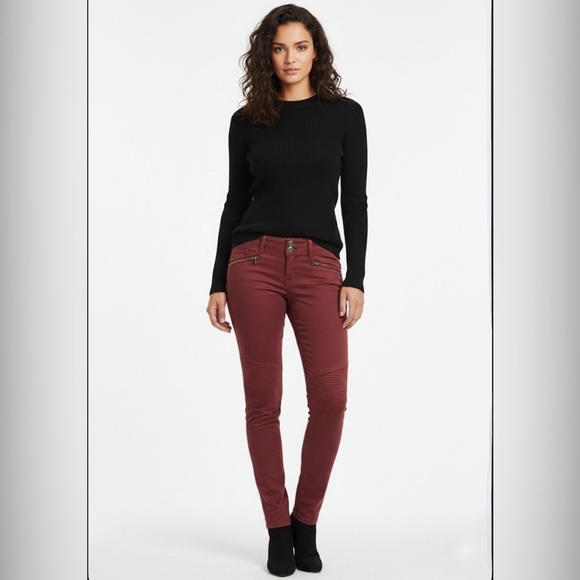 American Eagle Outfitters Denim - American Eagle Maroon Moto Skinny Pants - Women’s Size 6 - Low Rise Stretch